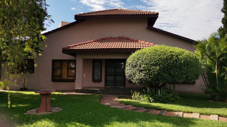 4 Bedroom Property for Sale in Oos Einde North West